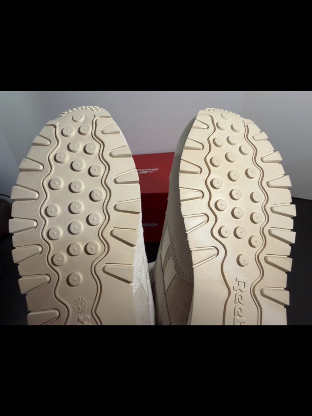 Reebok Classic Leather Running Shoes Sneakers Chalk/Sand/White Unisex M9.5/W11 - Picture 13 of 16